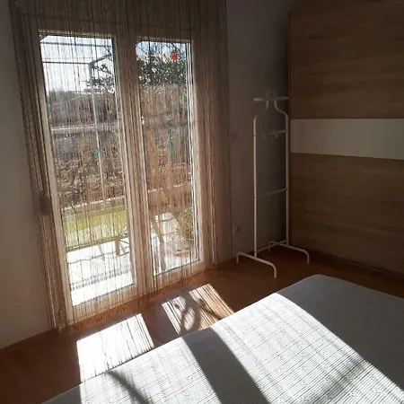 Cozy Josipa Apartment
